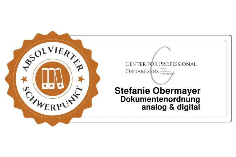 Siegel_Schwerpunkt_Dokumentenordnung-analog-digital_Center-for-Professional-Organizers_Stefanie Obermayer Siegel_Schwerpunkt_Dokumentenordnung-analog-digital_Center-for-Professional-Organizers_Stefanie Obermayer